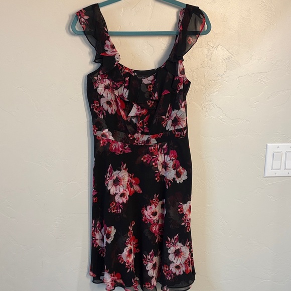White House Black Market Black and Pink Floral Mini Dress - Picture 4 of 10